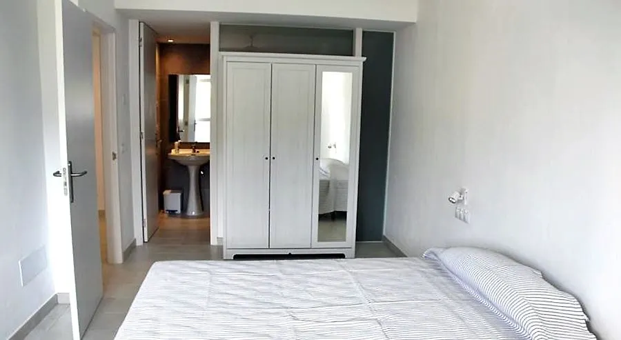 Aparthotel Aptos. Puerto Cala Vadella